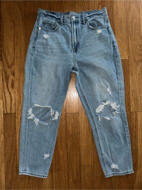 American Eagle Outfitters faded Distressed Mom Jeans - size 6 X-Short